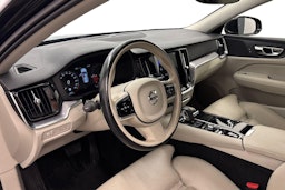Musta Volvo V60 2020 kuva 7.
