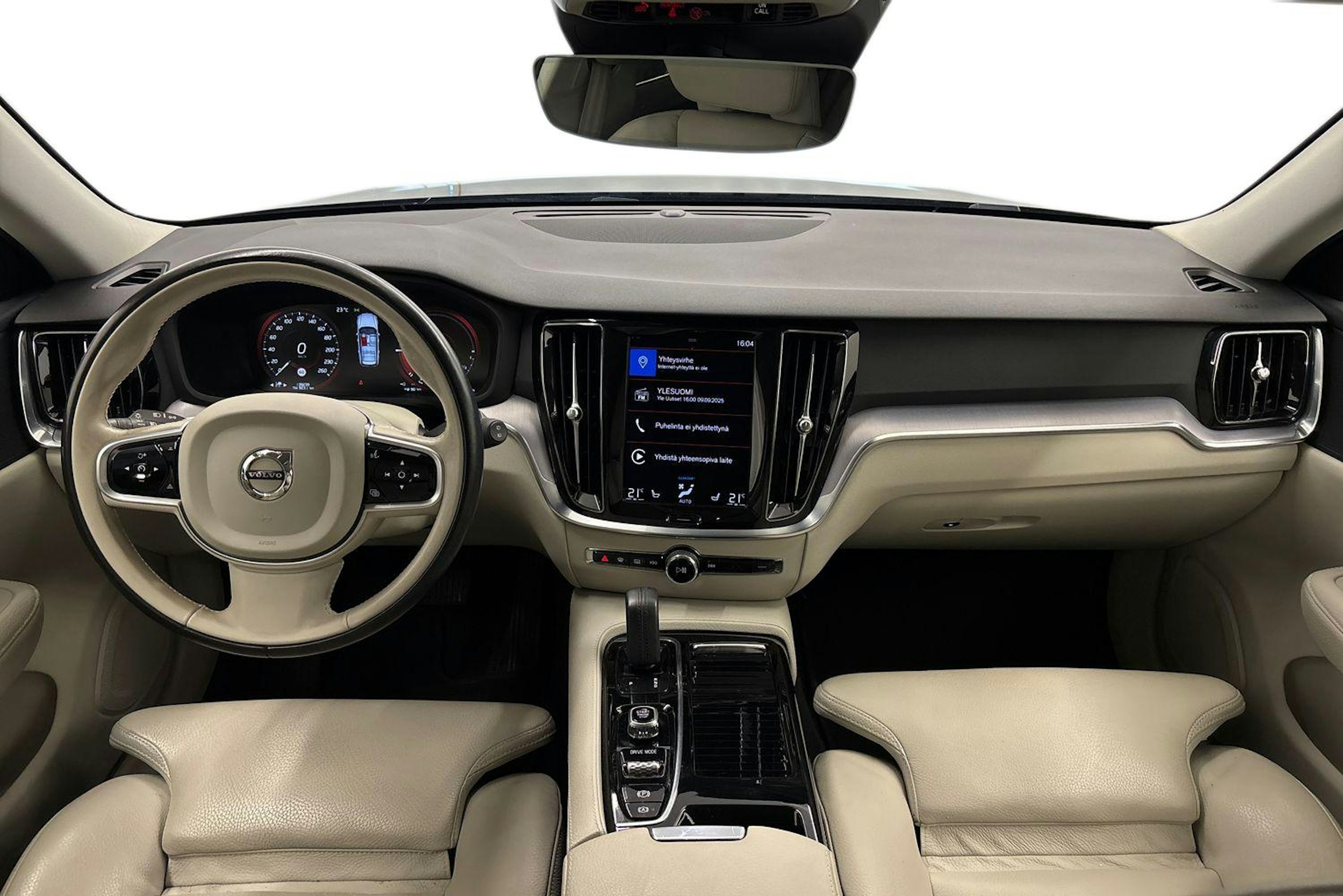 Musta Volvo V60 2020 kuva 9.