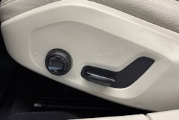 Musta Volvo V60 2020 kuva 15.