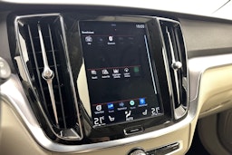 Musta Volvo V60 2020 kuva 22.