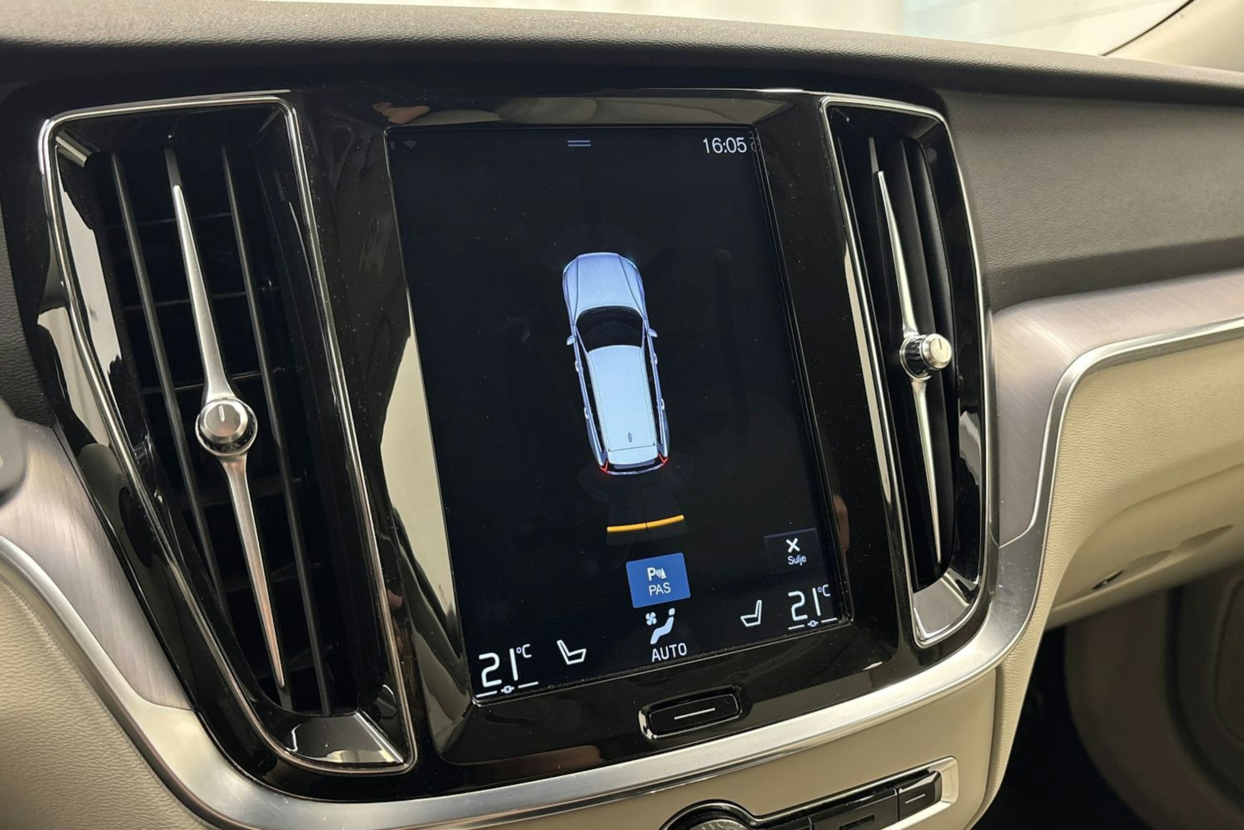 Musta Volvo V60 2020 kuva 23.