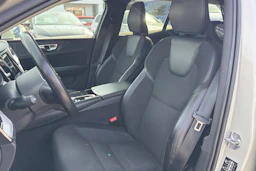 harmaa Volvo V60 2021 kuva 4.