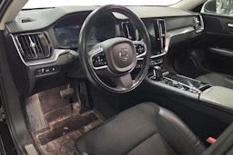 musta Volvo V60 2020 kuva 3.