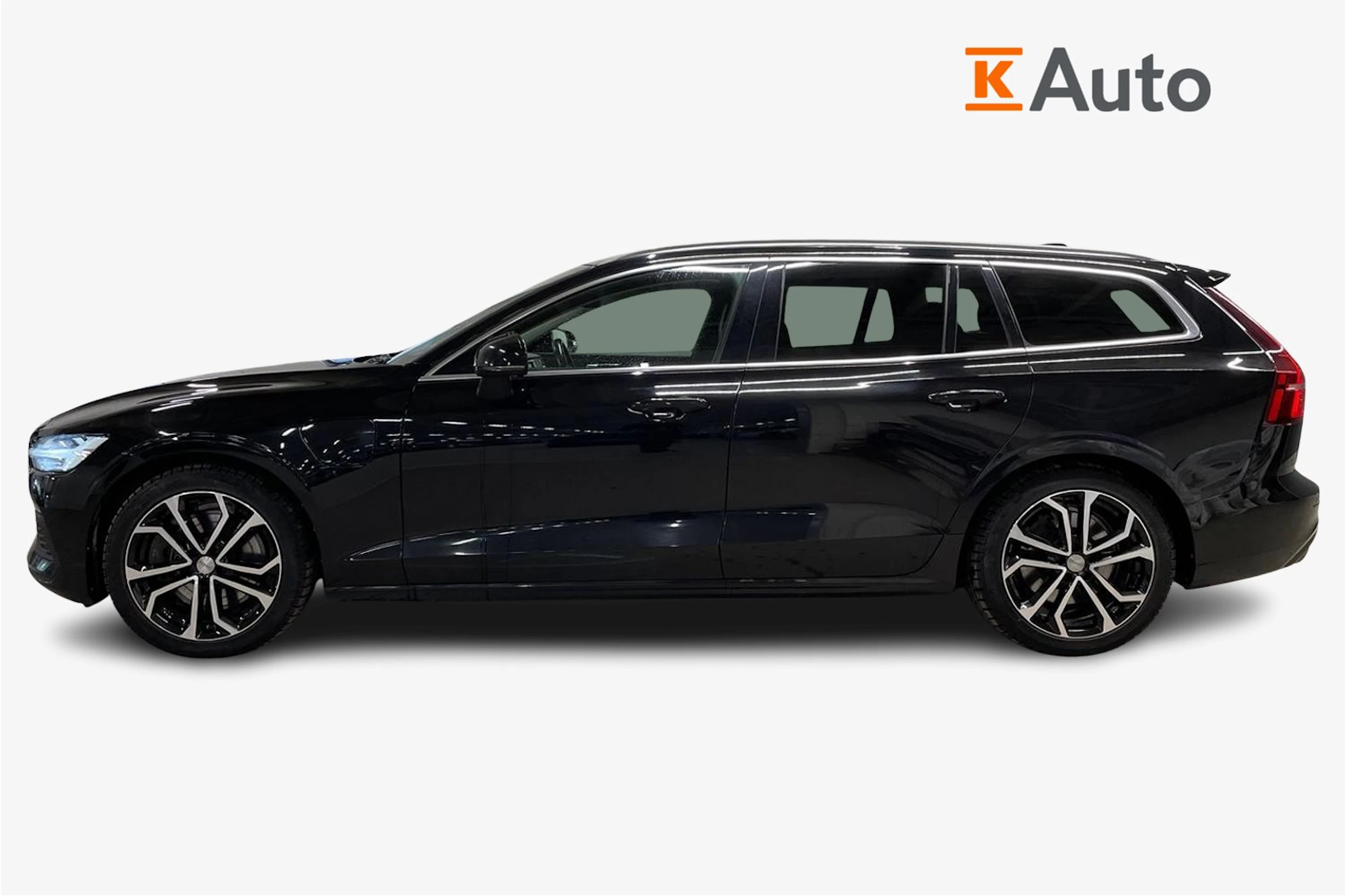 musta Volvo V60 2020 kuva 5.