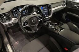 musta Volvo V60 2020 kuva 6.