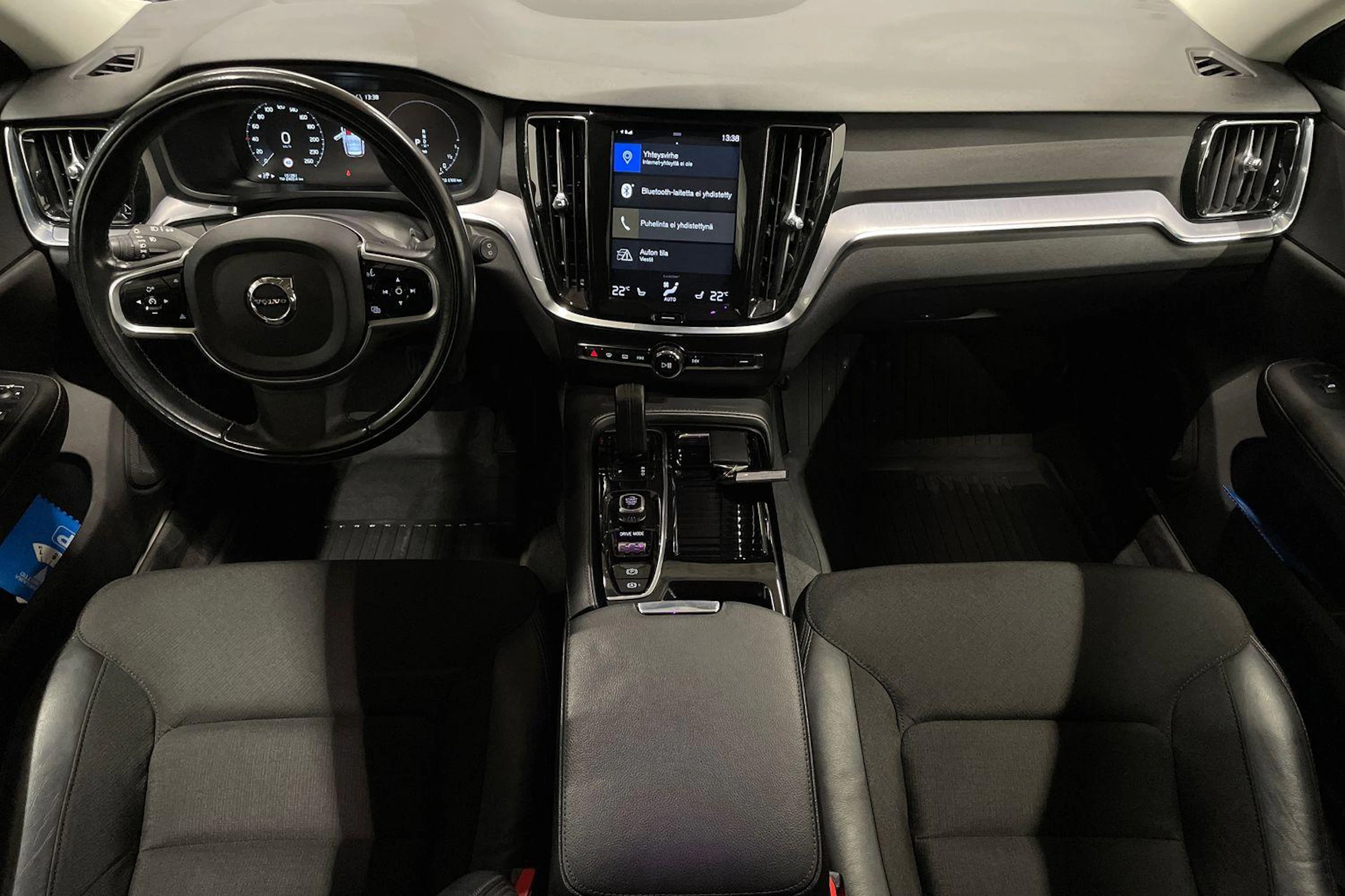 musta Volvo V60 2020 kuva 7.