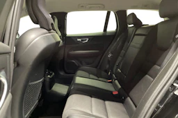 musta Volvo V60 2020 kuva 8.