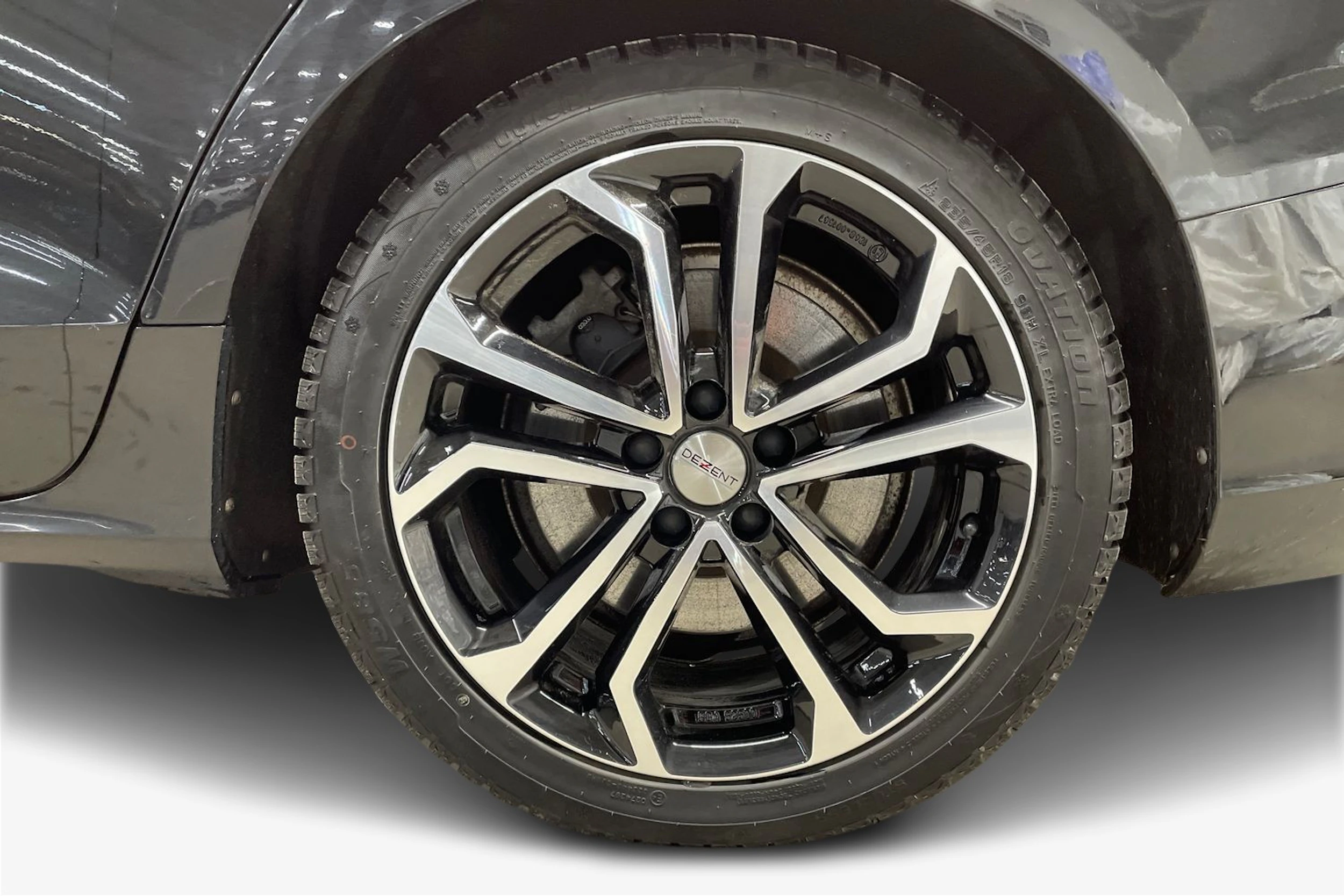 musta Volvo V60 2020 kuva 9.