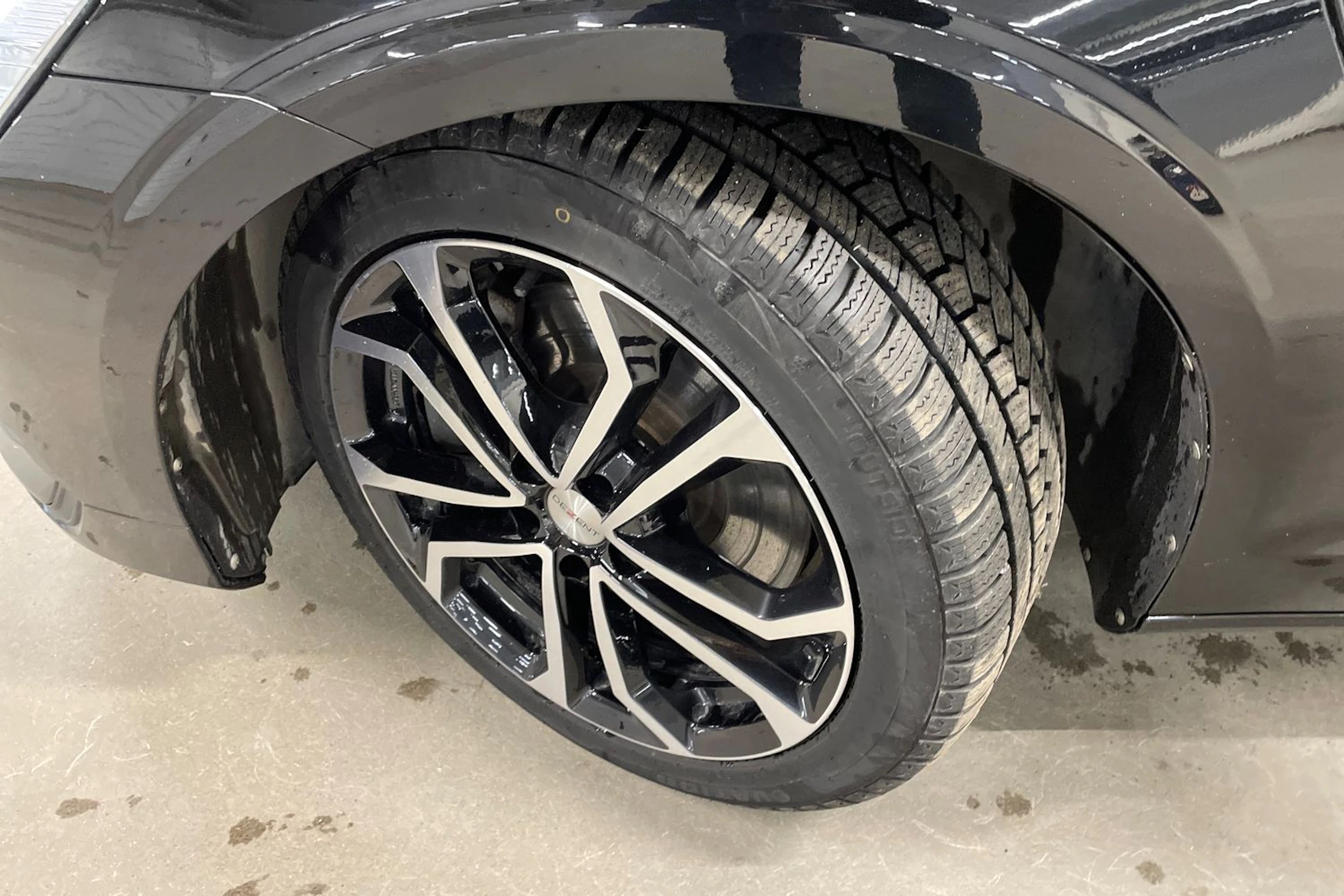 musta Volvo V60 2020 kuva 10.