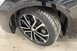 musta Volvo V60 2020 kuva 10.