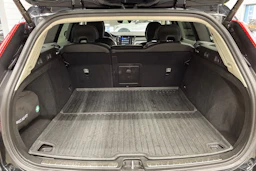 musta Volvo V60 2020 kuva 11.