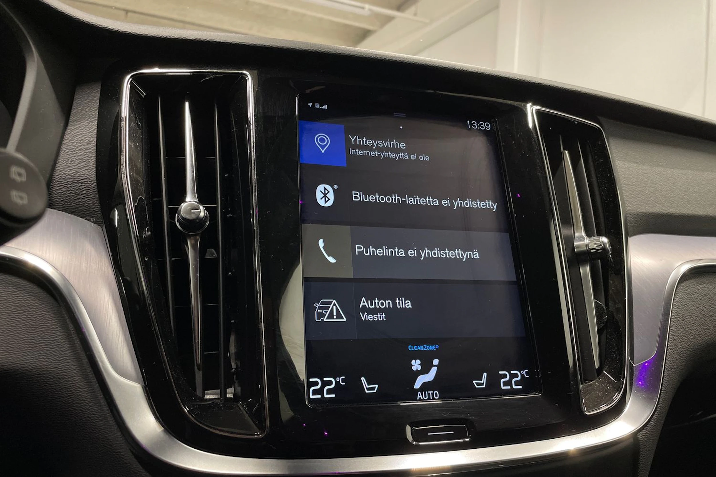 musta Volvo V60 2020 kuva 13.