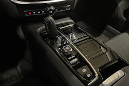 musta Volvo V60 2020 kuva 16.