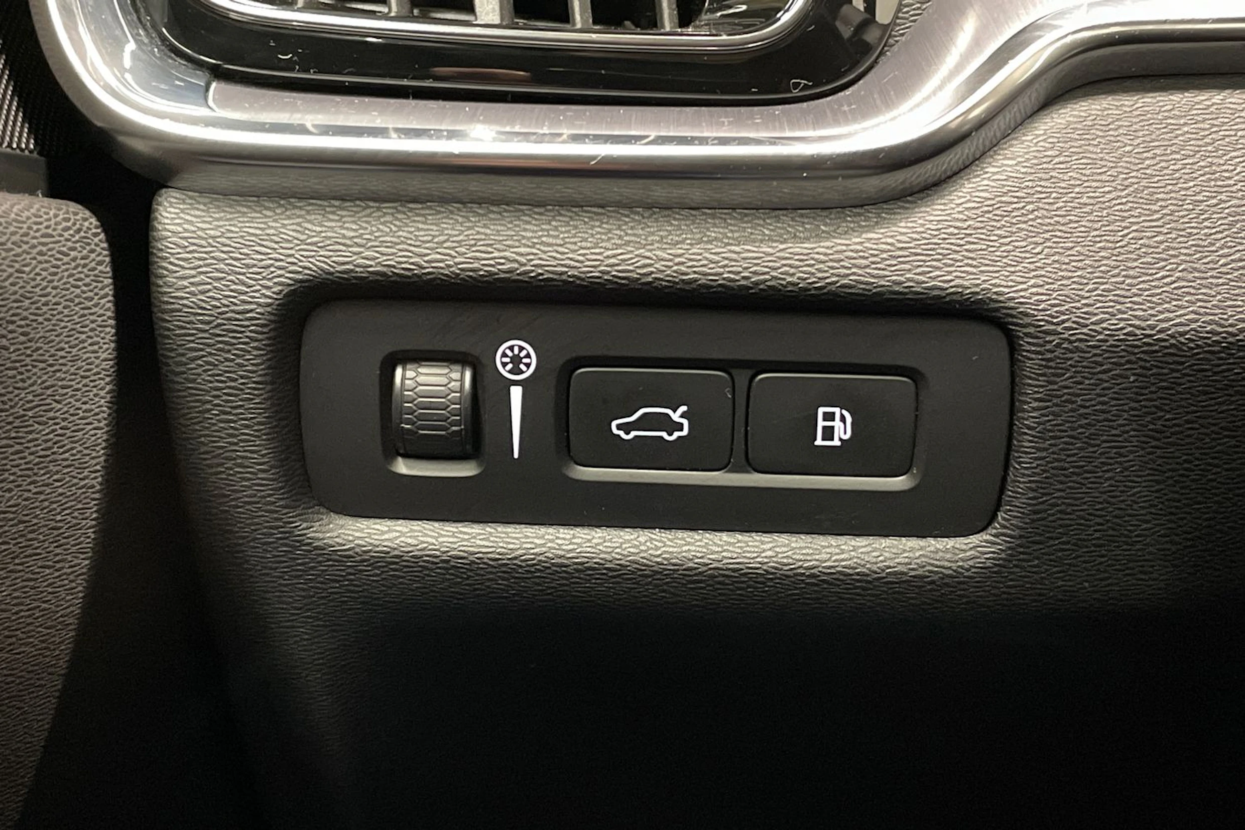 musta Volvo V60 2020 kuva 17.