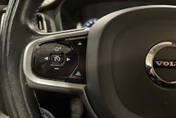 musta Volvo V60 2020 kuva 18.