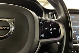 musta Volvo V60 2020 kuva 19.