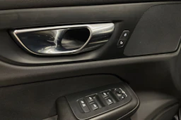 musta Volvo V60 2020 kuva 20.