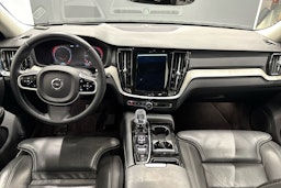 Musta Volvo V60 2020 kuva 7.