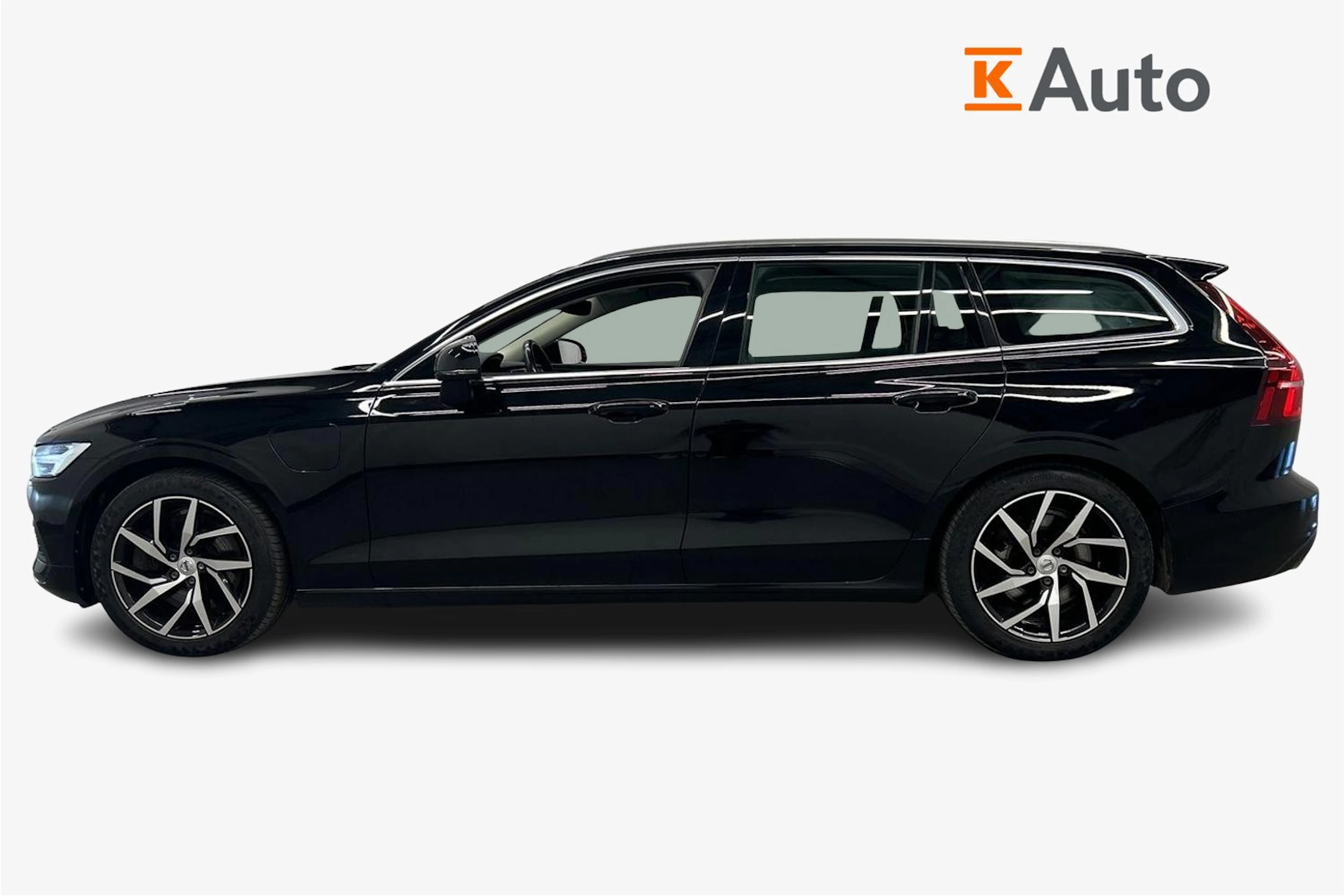musta Volvo V60 2020 kuva 7.