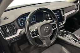 musta Volvo V60 2020 kuva 8.