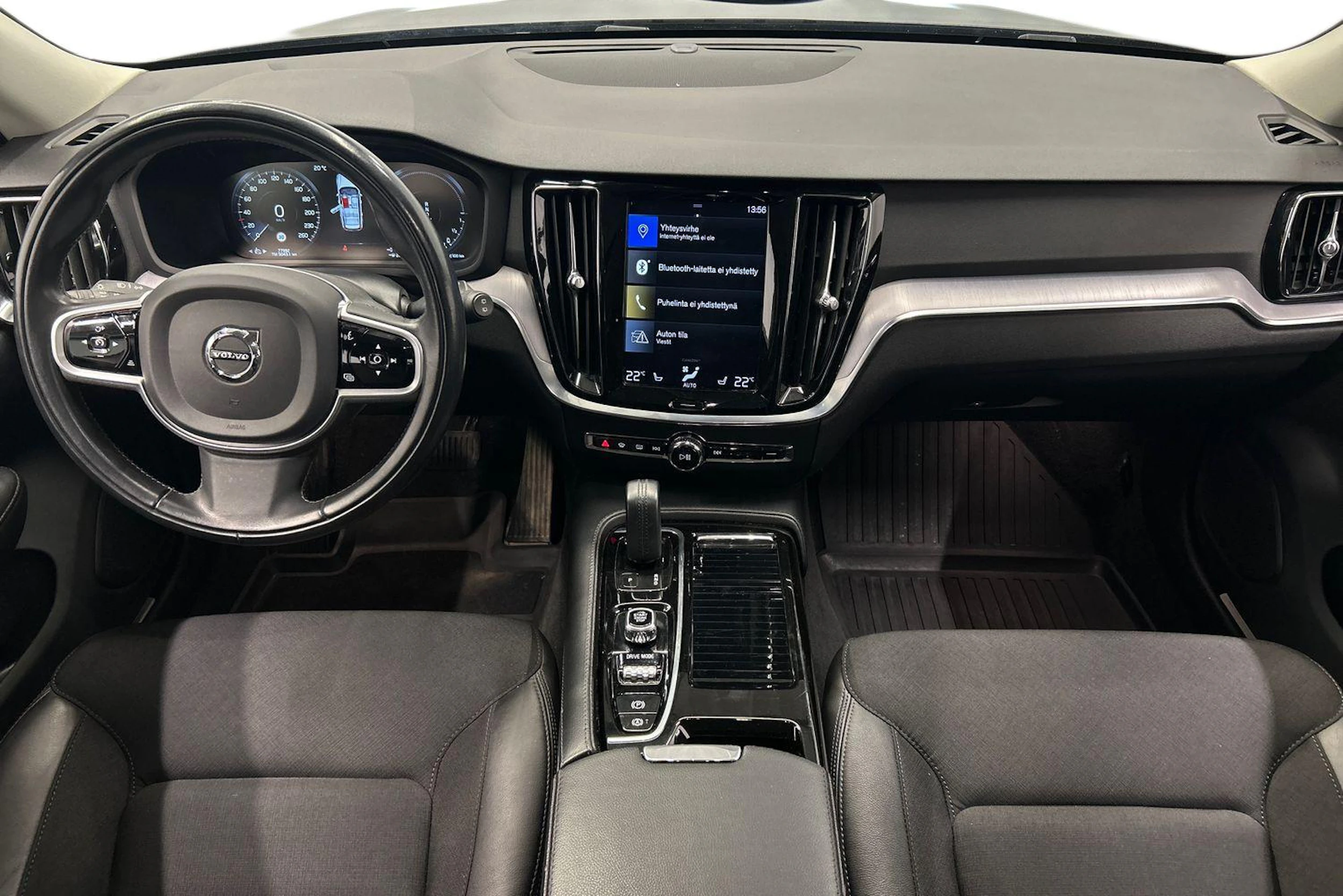 musta Volvo V60 2020 kuva 9.