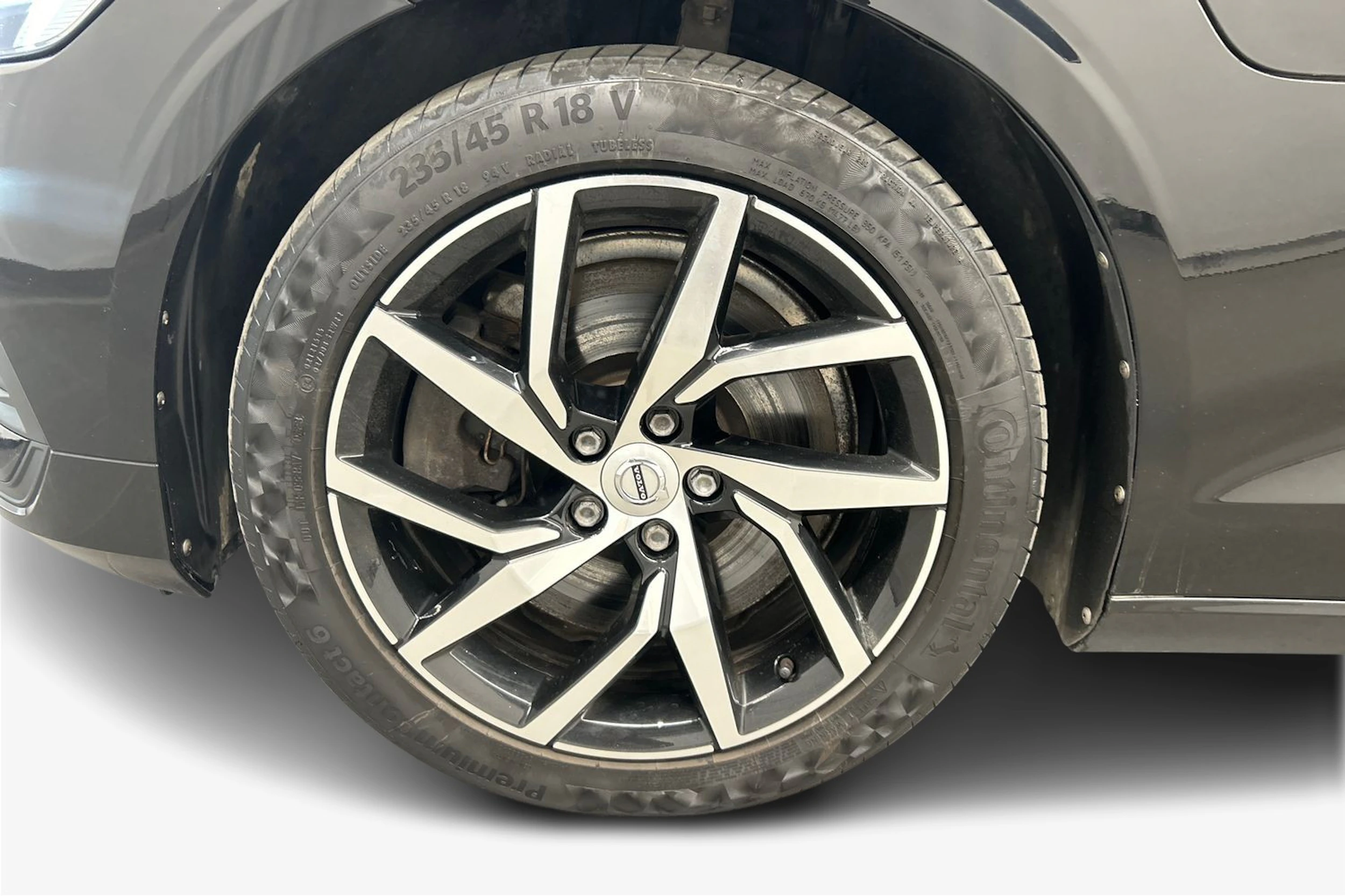 musta Volvo V60 2020 kuva 12.