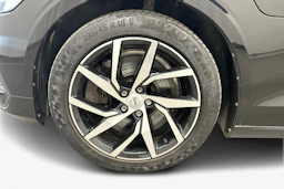 musta Volvo V60 2020 kuva 12.