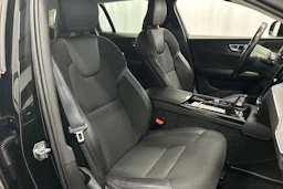musta Volvo V60 2020 kuva 15.