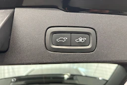 musta Volvo V60 2020 kuva 18.