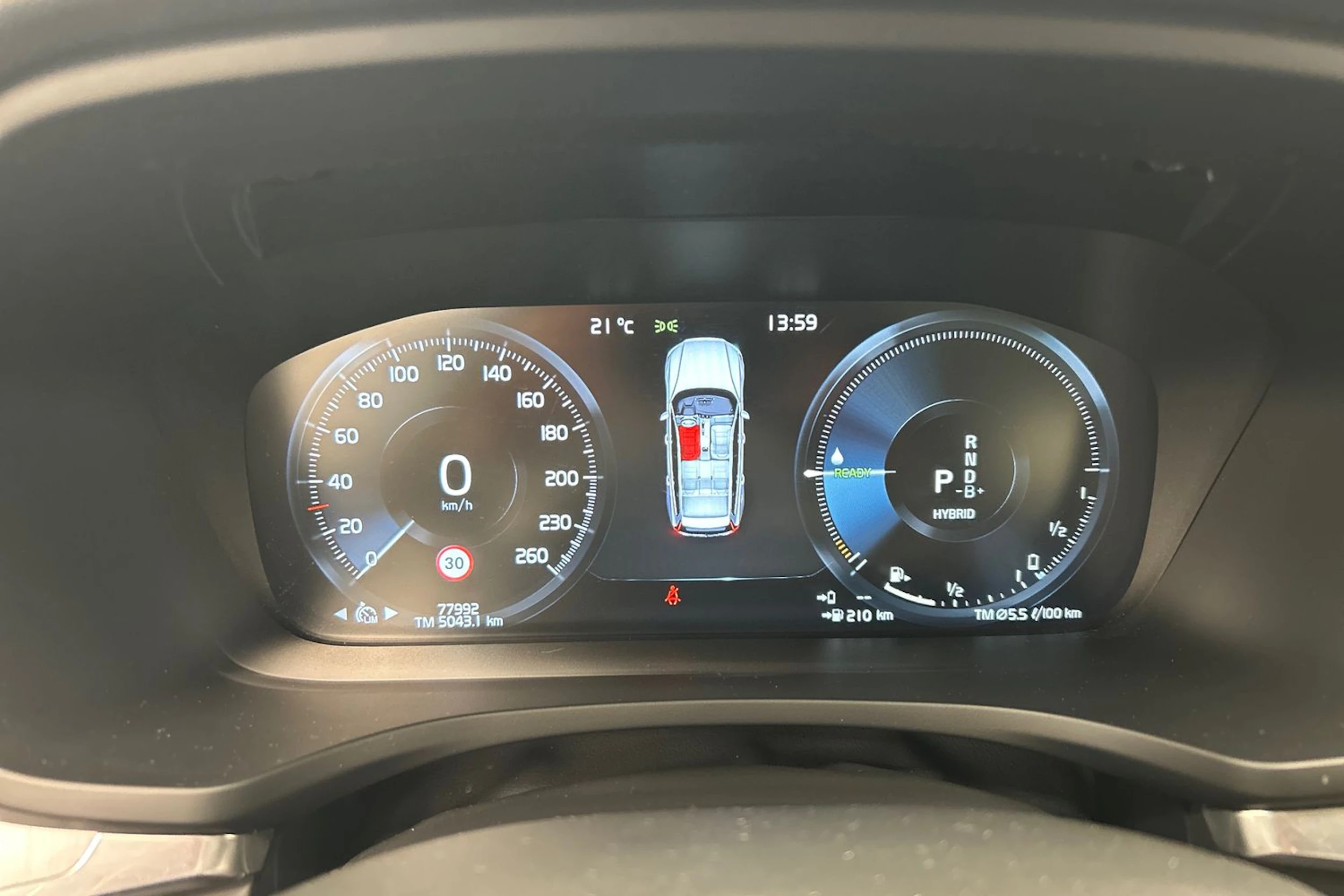 musta Volvo V60 2020 kuva 22.