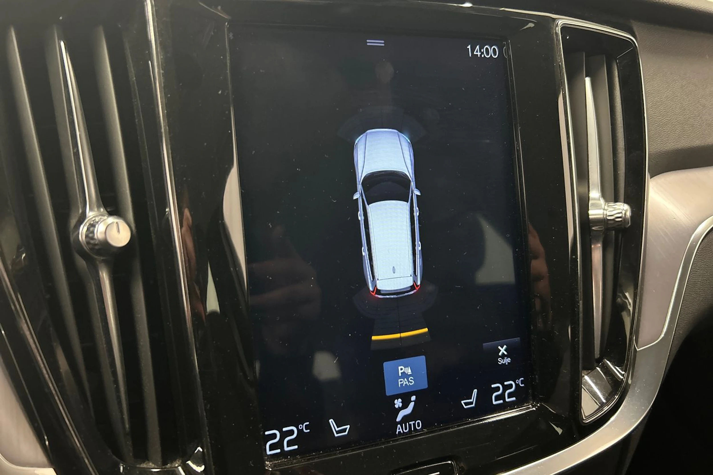 musta Volvo V60 2020 kuva 26.