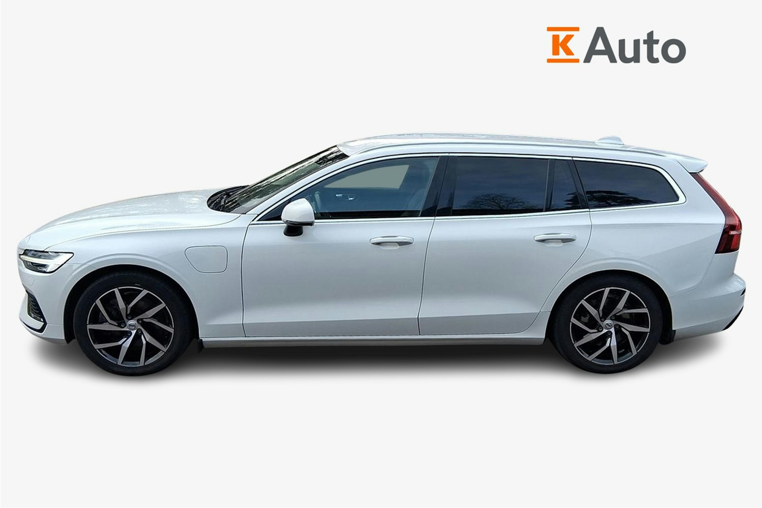 valkoinen Volvo V60 2020 kuva 6.