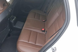 valkoinen Volvo V60 2020 kuva 10.