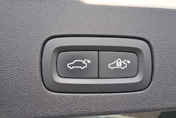 valkoinen Volvo V60 2020 kuva 14.