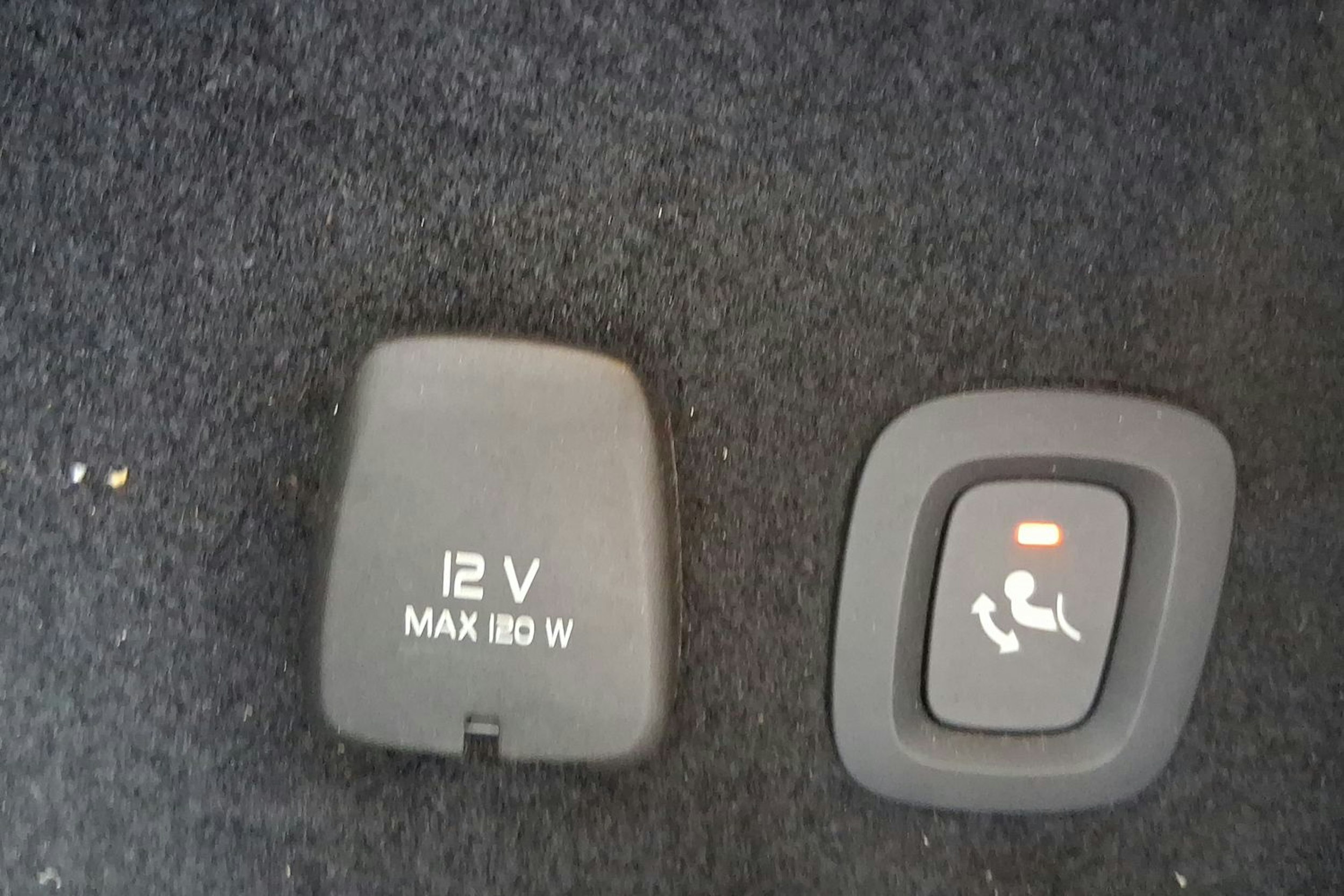 valkoinen Volvo V60 2020 kuva 15.