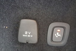 valkoinen Volvo V60 2020 kuva 15.