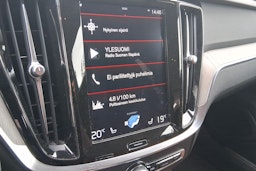 valkoinen Volvo V60 2020 kuva 18.