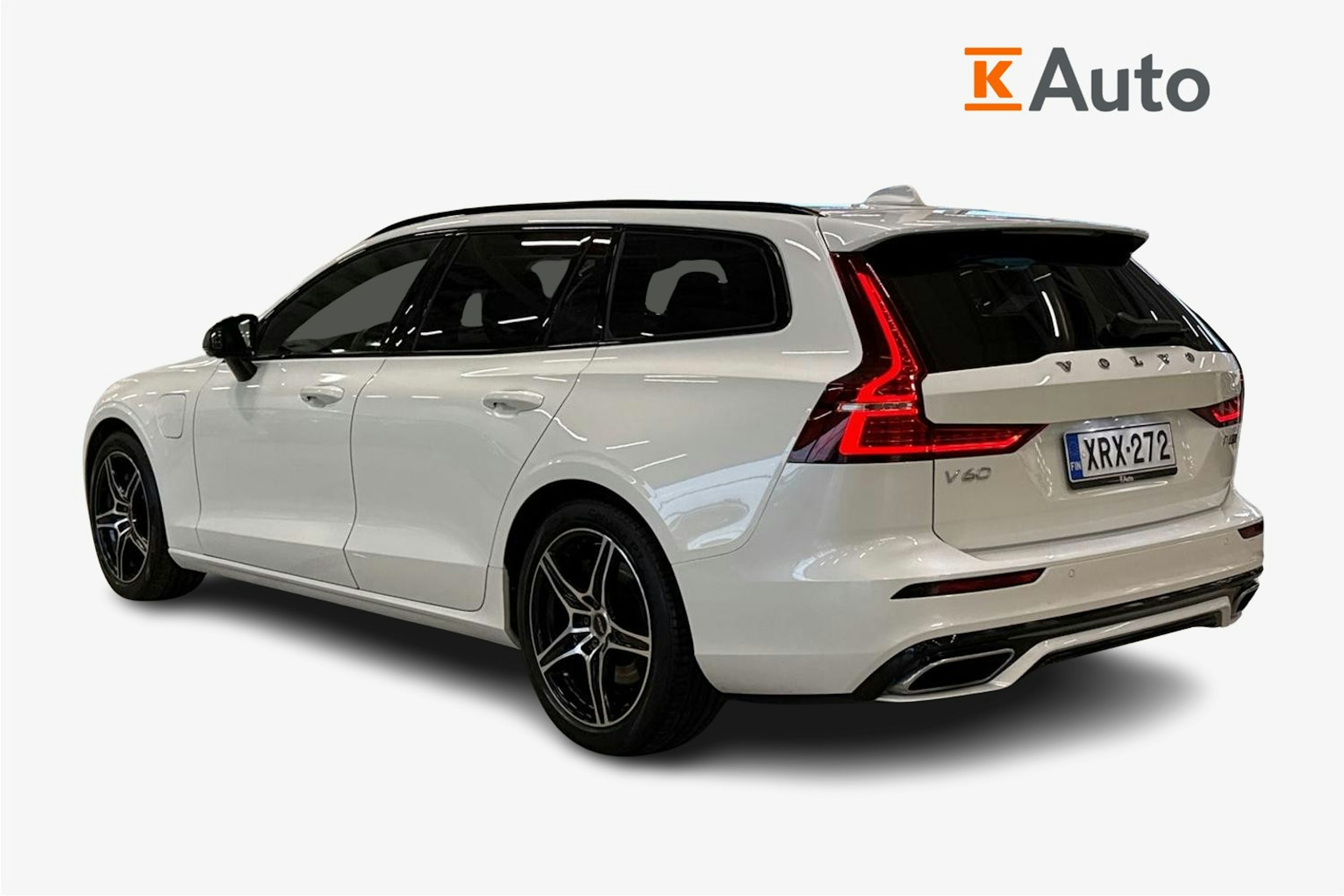valkoinen Volvo V60 2020 kuva 2.