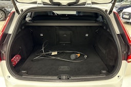 valkoinen Volvo V60 2020 kuva 14.