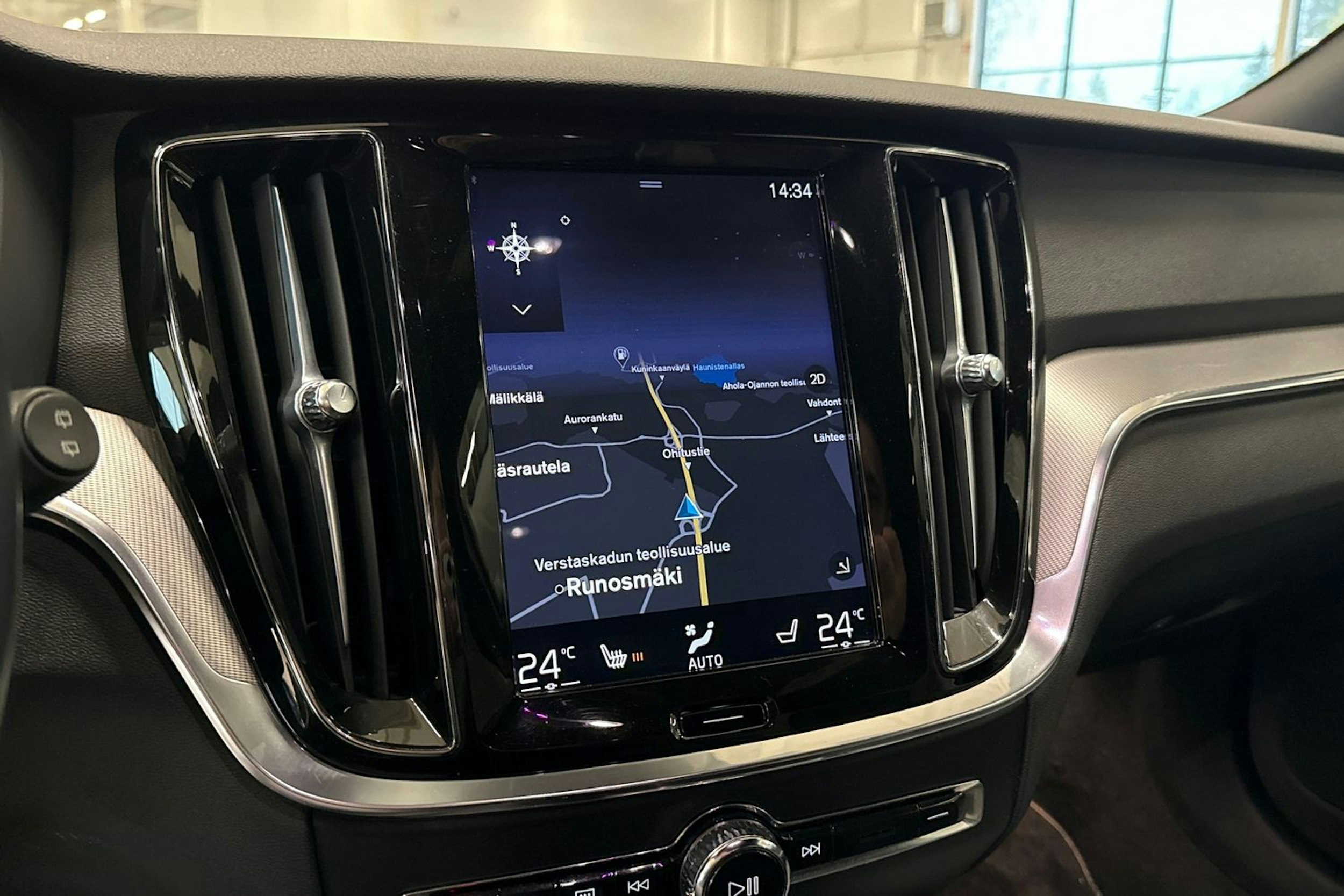 valkoinen Volvo V60 2020 kuva 20.