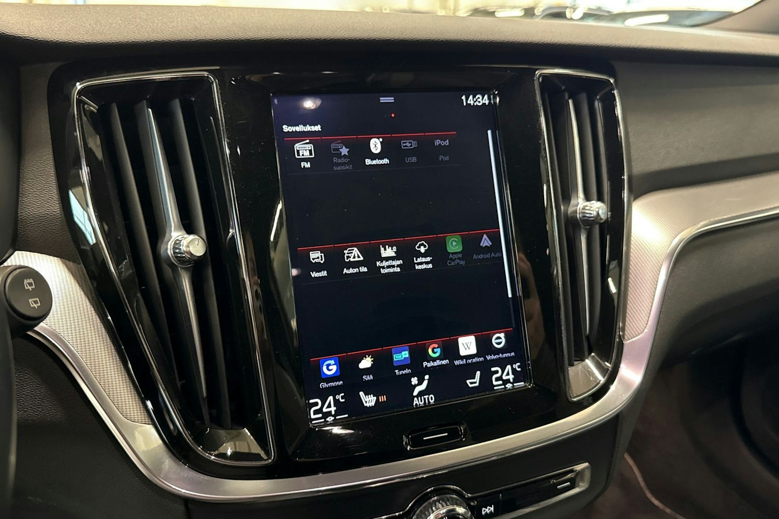 valkoinen Volvo V60 2020 kuva 22.