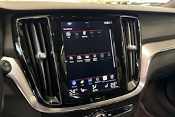 valkoinen Volvo V60 2020 kuva 22.