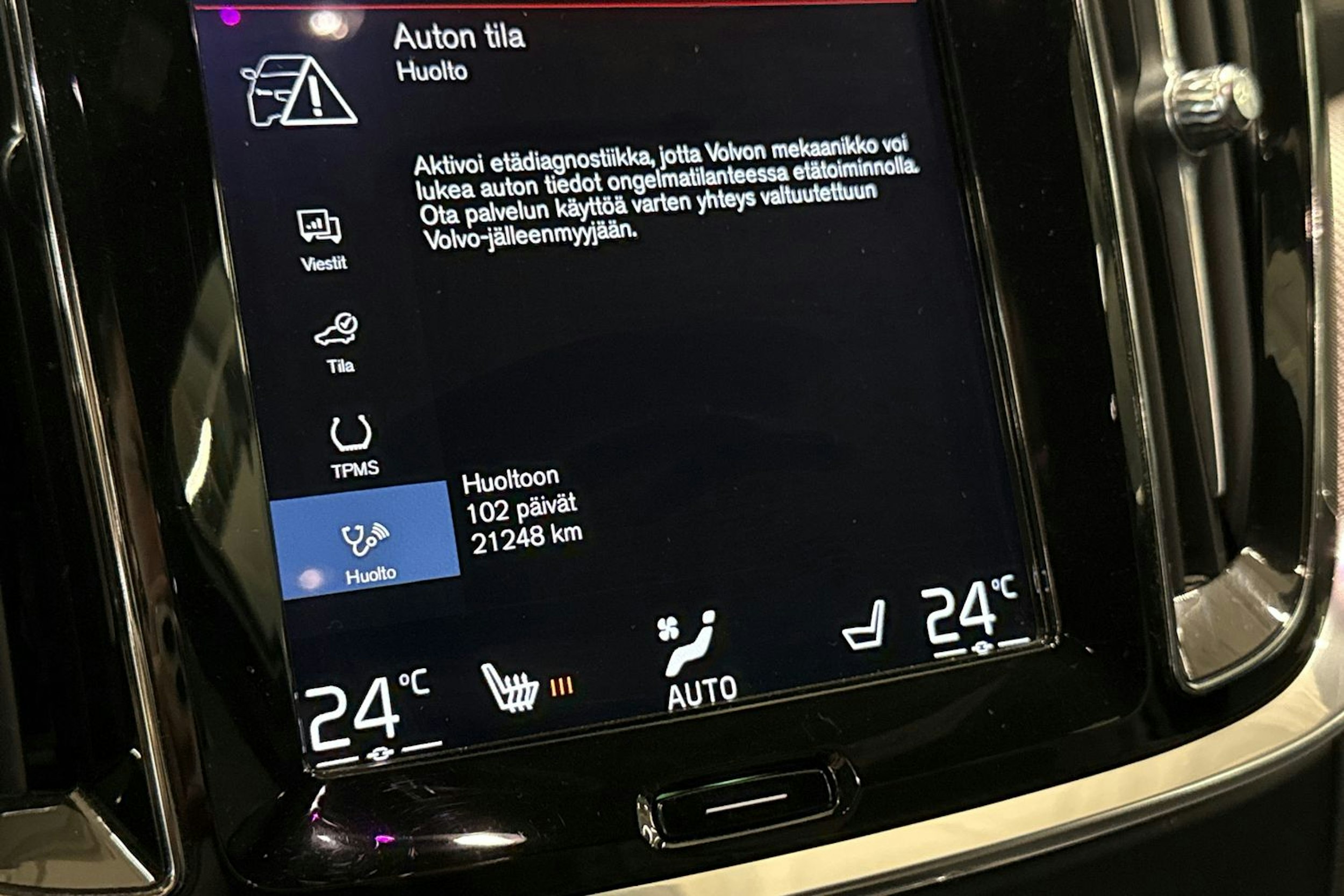 valkoinen Volvo V60 2020 kuva 24.