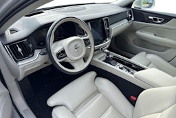 Harmaa Volvo V60 2020 kuva 3.