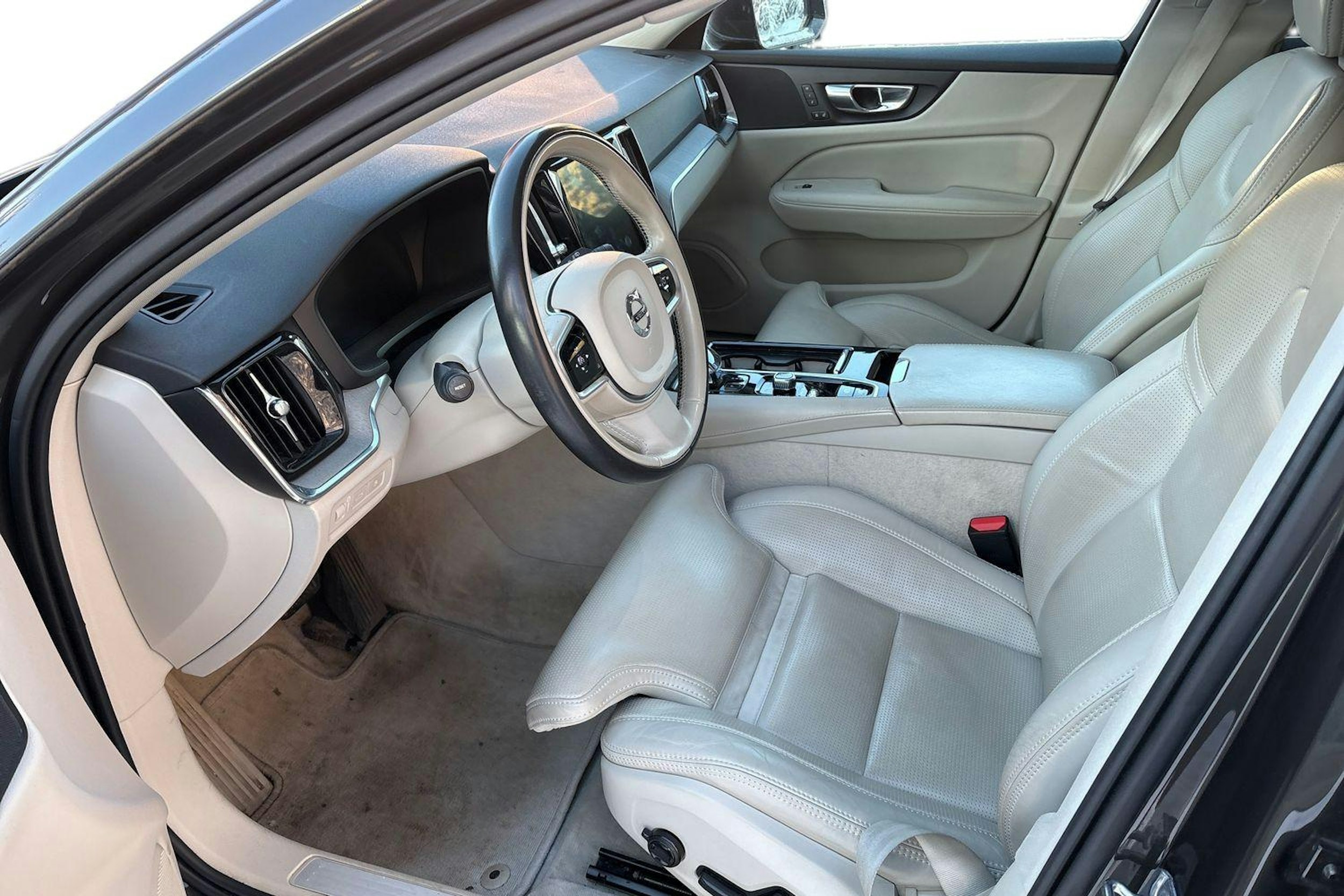 harmaa Volvo V60 2020 kuva 3.