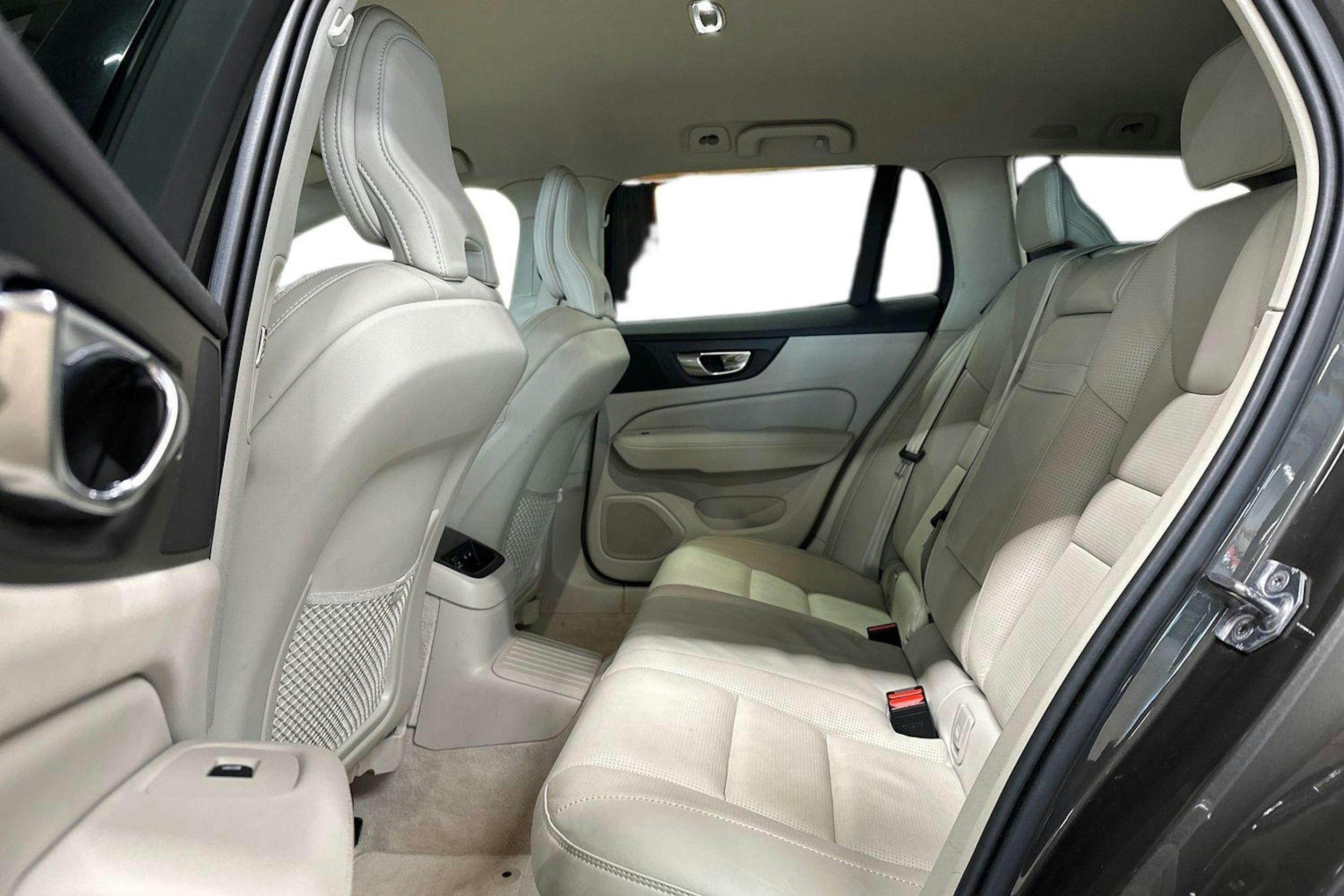 harmaa Volvo V60 2020 kuva 10.