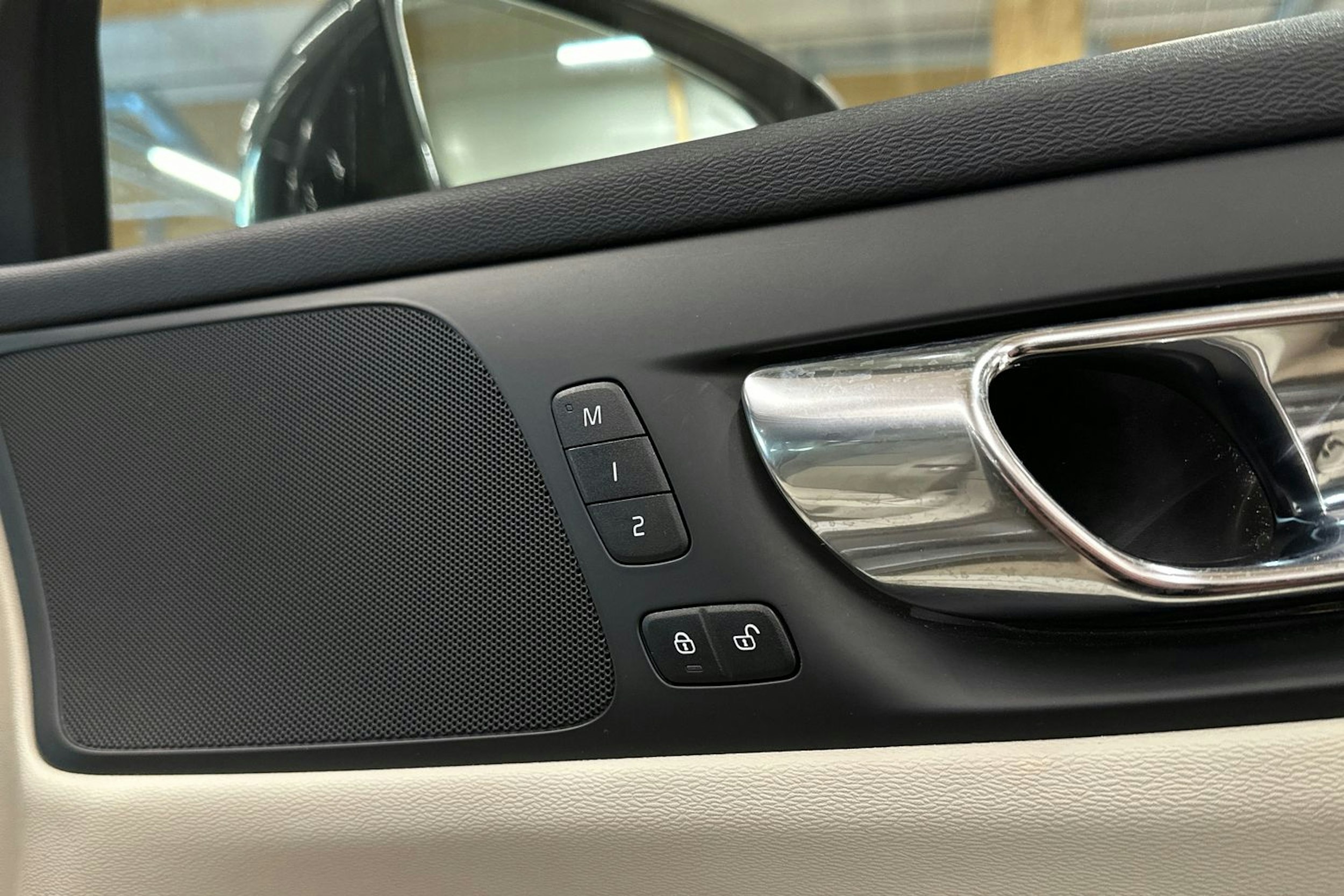 harmaa Volvo V60 2020 kuva 15.