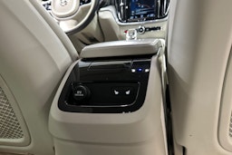 harmaa Volvo V60 2020 kuva 16.