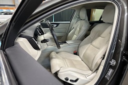 harmaa Volvo V60 2020 kuva 17.