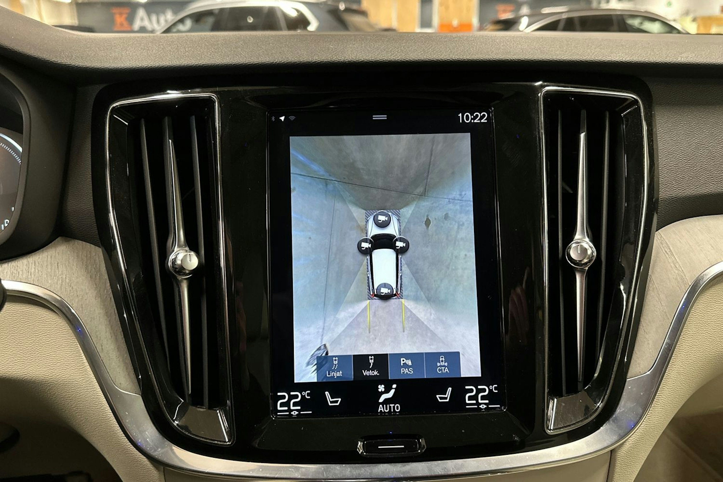 harmaa Volvo V60 2020 kuva 19.